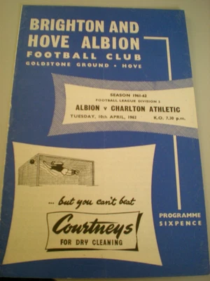BRIGHTON & HOVE ALBION  v  CHARLTON ATHLETIC,   10th APRIL 1962,   NO WRITING. - Image 1 of 2