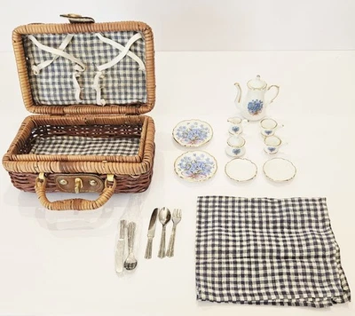 Vintage Reutter Porzellan Germany Wildflowers Child's Tea Set Picnic Basket Blue - Image 1 of 4