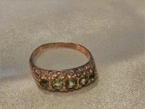 STUNNING 9CT YELLOW GOLD PERIDOT ETERNITY/DRESS 5 STONE RING - Picture 1 of 6