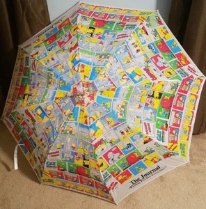 The Journal Zeitungsgrafik Comic großer Regenschirm mit Holzgriff (NEU) - Bild 1 von 9