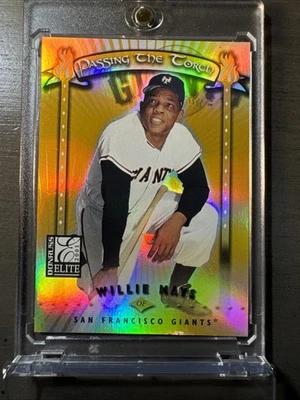2001 Donruss Elite Passing the Torch Willie Mays & Barry Bonds #PT-18 Gold /500 - Image 1 of 2