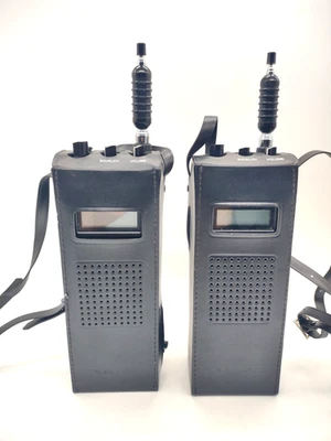 TWO VTG Realistic TRC-216 Citizens Band Transceiver Walkie Talkie 40 Channel - Image 1 of 4