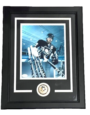 Sidney Crosby Framed Pittsburgh Penguins SIGNED 8X10 PHOTO JSA Certificate - Image 1 of 4