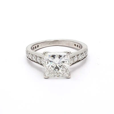 Anillo de compromiso de platino con diamantes talla princesa F VVS1 CARTIER 2,27 quilates  Foto 1 de 4