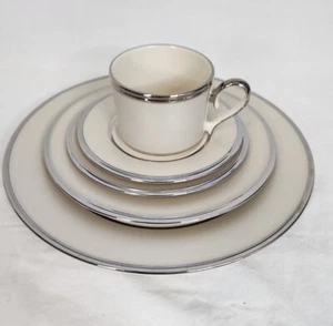 NUEVO Lenox Marfil Dimensión Escarcha Colección Platino Borde 4 Juegos de Cena 20 Piezas - Imagen 1 de 4