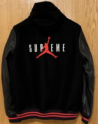 Chaqueta con Capucha Supreme Jordan Varsity Cuero 799703-010 Nueva Con Recibo Talla XL Foto 1 de 4