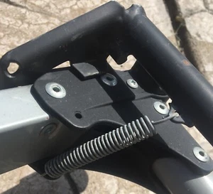 2 Paar (4. Stück) BOB Revolution Kinderwagen hinten Bremsstange Federn Ersatz gebraucht - Bild 1 von 5