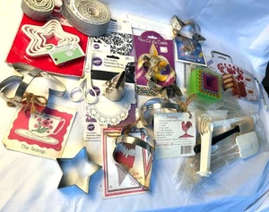 Wilton Herramientas y Accesorios para Decoración de Pasteles Lote 21+ Piezas Mezcladas Nuevo/Usado Estado. - Imagen 1 de 9