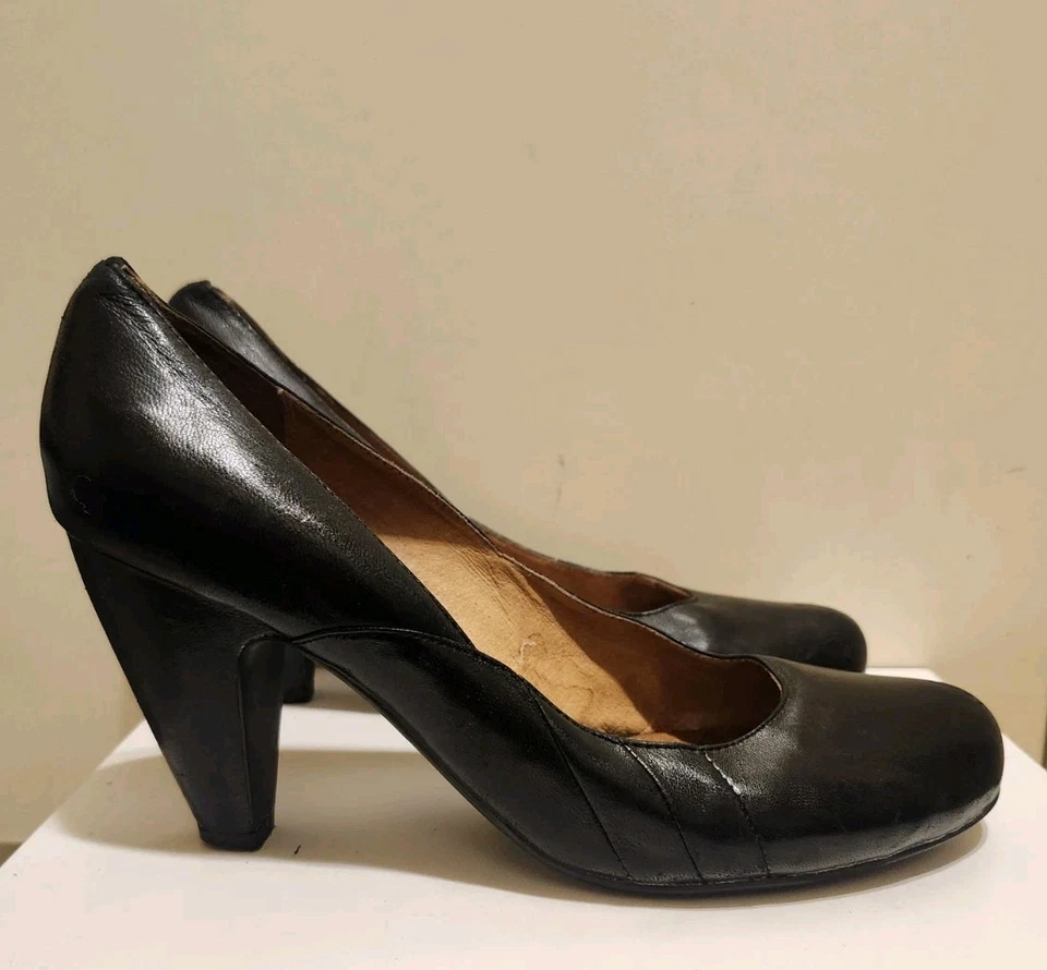 Miz Mooz "Nan" Black Leather Round Toe Pyramid Heel Classic Pumps Sz.10 Ret.$185 - Image 1 of 4