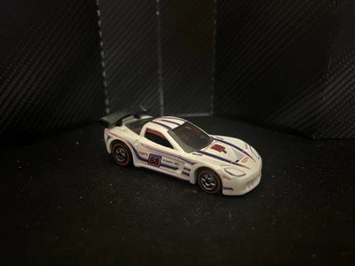 2015 Hot Wheels Redline Series 17/18 Chevy Corvette C6R White/Blue/Red Loose - Image 1 of 4