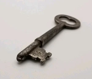 Authentique ancienne clé squelette en acier marquée #4 barillet massif entièrement mesurée 69 mm - Photo 1/6