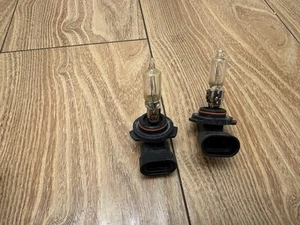 Sylvania 9005 Highlights Lights Bulbs 2 Bulbs Genuine OEM NEW - Picture 1 of 7