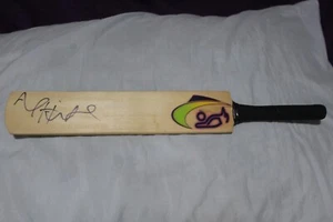 MIKE HUSSEY HAND SIGNED KOOKABURRA MINI CRICKET BAT + COA - Picture 1 of 3
