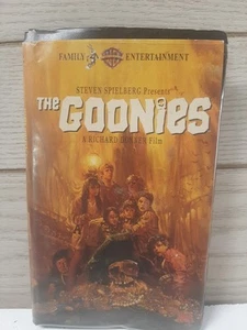 The Goonies - VHS Black Clam Shell  1994 Steven Spielberg  - Picture 1 of 6