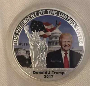 TRUMP 2017 CHALLENGE COIN PRESIDENT INAUGURATION EAGLE US FLAG STATUE REPUBLICAN - Picture 1 of 2
