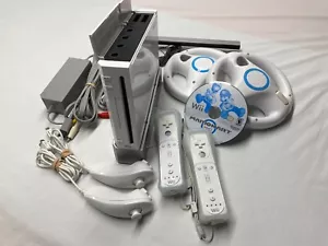 Nintendo Wii Konsole Bundle mit Mario Kart & zwei Rädern RVL-001 - getestet sauber - Bild 1 von 5