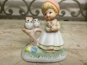 The Kind Heated Is Everything Alright? Estatuilla de niña de New Trends - Imagen 1 de 5