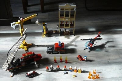 LEGO® City 60216 Les pompiers du centre-ville Occasion - Photo 1/4