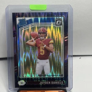 2024 Optic Jayden Daniels Rated Rookie Purple Shock Prizm - Green Label - Bild 1 von 2