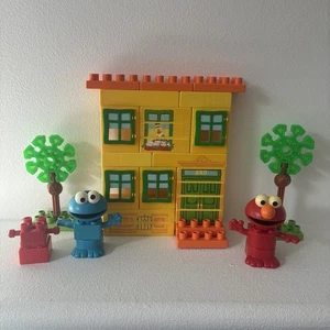 Kid Knex Sesame Street Neighborhood 123 Brownstone Elmo Cookie Monster  - Picture 1 of 11