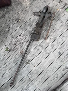Incudine vintage fabbro forgia ganasce palo gamba morsa strumento industriale resistente - Foto 1 di 11