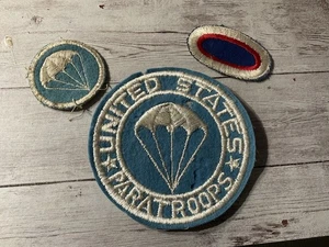 ORIGINAL WWII US AIRBORNE PARACAIDISTA ALAS OVALADAS/PARCHES - Imagen 1 de 2