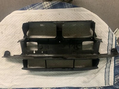 BMW 7-Series Air Intake Panel: 1997: 51718125966: M51256T1: FR2049745-38 Foto 1 de 4