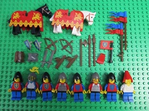 genuino LEGO VINTAGE castillo CABALLEROS CRUZADOS LEÓN minifigura conjunto lote PAQUETE - Imagen 1 de 7