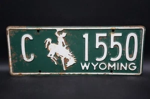 1952 to 1955 GREEN Wyoming COUNTY VEHICLE License Plate # C - 1550 - Picture 1 of 3