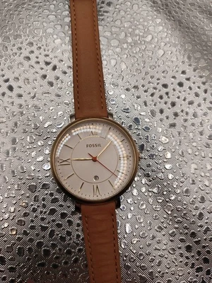 Reloj Fossil correa de cuero para mujer correa verde esfera blanca agujas doradas Foto 1 de 4