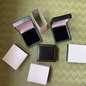 NEU unbenutzt ab Ladenbestand; 5x Ohrhänger Display schwarzer Samt GESCHENKBOXEN - Bild 1 von 3