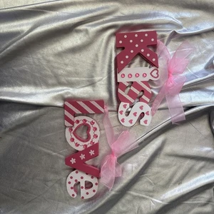 "Adornos de San Valentín KISS y AMOR Rosa/Blanco Madera 6""" - Imagen 1 de 5