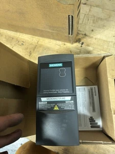 NUEVO SIEMENS 6SE6440-2AB17-5AA1 MICROMASTER 440 AC DRIVE - Imagen 1 de 2