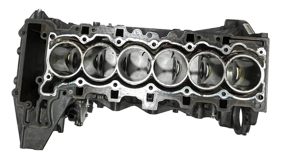 07-10 BMW E60 528i 3.0 N52 Engine Motor Block Assy N52B30AE - Image 1 of 4