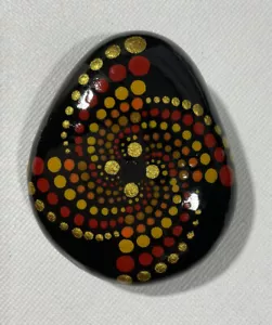 Herbstwirbel Mandala - bemalter Stein - von YouTube - von Jadel Rocks - Bild 1 von 6