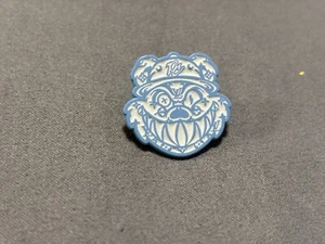 Pinzcity Louis Vuitton White Icy Blue Scare Bear Hat Pin Blue Glow In The Dark - Bild 1 von 23