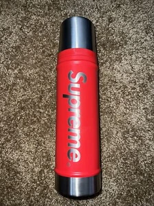 Supreme Stanley 20 Oz Vacuum Insulated Bottle RED FW19 Authentic MINOR FLAW - Picture 1 of 4