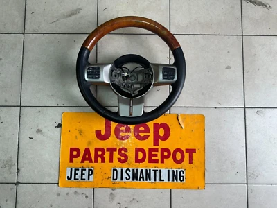 Jeep Grand Cherokee Overland 2011-2013 volante cuero con moldura de madera Foto 1 de 4