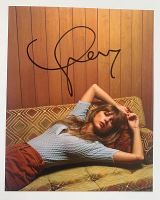 Taylor Swift Signed Autographed 8x10 Photo Beckett Certified - Image 1 of 2