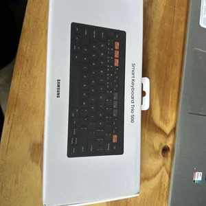 Samsung Bluetooth Smart Keyboard Trio 500 - Schwarz EJ-B3400UBEGUS - Bild 1 von 4