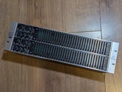 Behringer Ultragraph Pro FBQ6200HD high-definition 31-band graphic equaliser EQ - Image 1 of 4