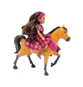 Mattel Spirit Untamed Miradero Festival bambola portafortuna e cavallo spirito set - Foto 1 di 14