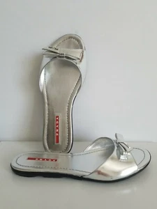 Sandalias PRAD A SPORT Icónicas Plateadas Espejo Arco Logo PISCINA Slides EU 36 LOVE SHOES - Imagen 1 de 9