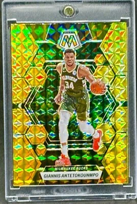 Giannis Antetokounmpo RARO REFRACTOR DE ORO TARJETA DE INVERSIÓN PANINI DÓLARES MVP Foto 1 de 2