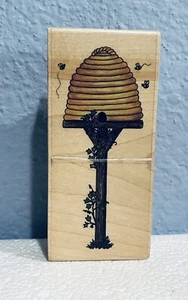 Sello de goma Stampington & Co para las abejas miel colmena madera poste hiedra D6142 - Imagen 1 de 5