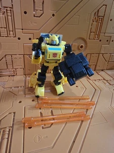 Transformers Buzzworthy Legacy Evolution Deluxe Origins Bumblebee Komplett - Bild 1 von 1