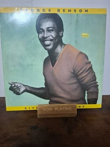 GEORGE BENSON-GIVE ME THE NIGHT, VINYL LP, 1980 VG+/VG+ - Picture 1 of 4
