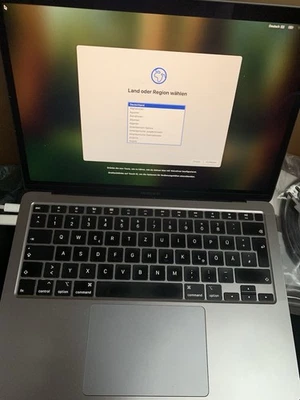 MacBook Air (13 Zoll,Mod. 2020) 1,1 GHZ i5, 16 GB RAM Mwst. ausweisbar - Bild 1 von 4