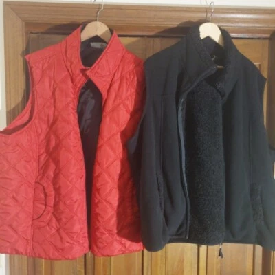 Lote de 2 Chalecos Jane Ashley 3X Damas Rojo Acolchado y Negro Polar Usados Foto 1 de 4