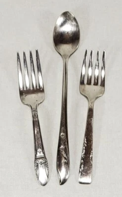 Tenedores y cuchara para bebé Rogers Bros plateados - Primer amor, primavera, propuesta  Foto 1 de 4